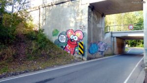 Graffiti: Myszka na wiadukcie kolejowym, Ruda Śląska, ul. Gościnna (2020-10-06)