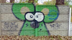 Graffiti: Myszka na betonowym murze, Katowice, ul. Agnieszki (2020-10-24)