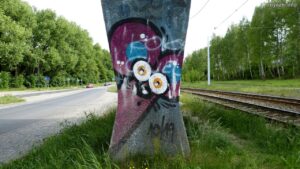 Graffiti: Myszka na filarze wiaduktu, Bytom, ul. Łagiewnicka (2022-05-23)