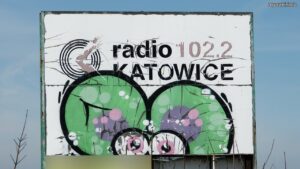 Graffiti: Myszka na bannerze, obwodnica, DK81 (2023-03-18)